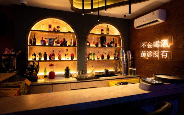 Batam's 1st Chinese Bar with Live Music in Penuin