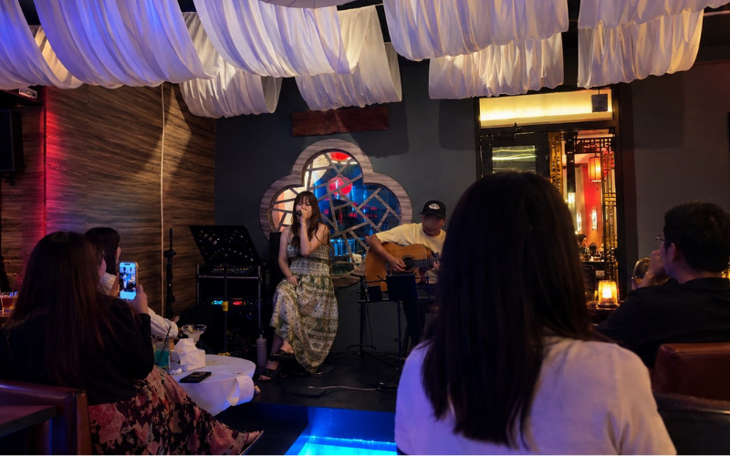 Live Mandarin Music at Yi Gan er Jing
