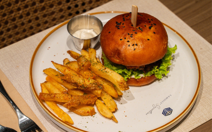 Velg Burger at Lamoist Signature