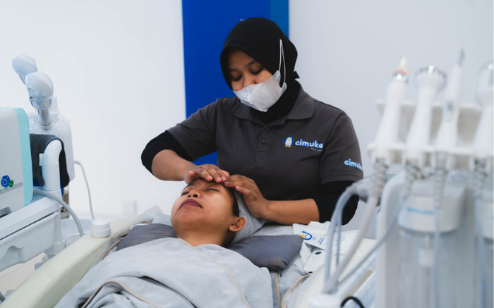 facial treatment at Cimuka